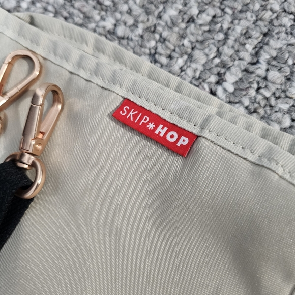 Skip Hop Greenwich Diaper Bag - Picture 6 of 7